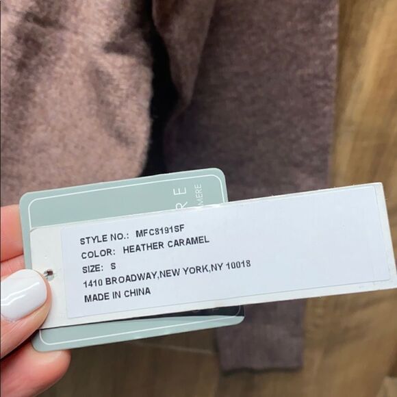 InCashmere Turtleneck Sweater  - Picture 3 of 6